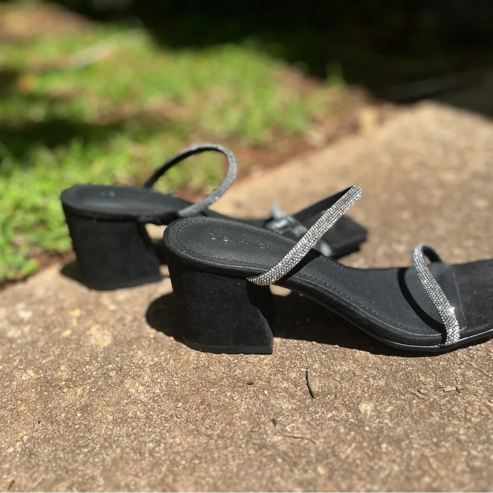 🆕 Lisa & Vickie Black Sandals with Silver Accents. 7